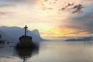 Das Kreuz ist das Symbol des Christentums schlechthin. Am Konzil von Ephesus (431 n. Chr.) wurde das Kreuz offiziell Symbol für das Christentum. Für Christen ist das Kreuz Zeichen unserer Zugehörigkeit zu Jesus und der Liebe Gottes zu den Menschen. D