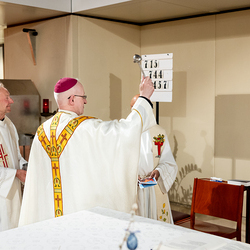 Weihe Altarbild AKH / Erzdiözese Wien/ Schönlaub, Stephan Schönlaub