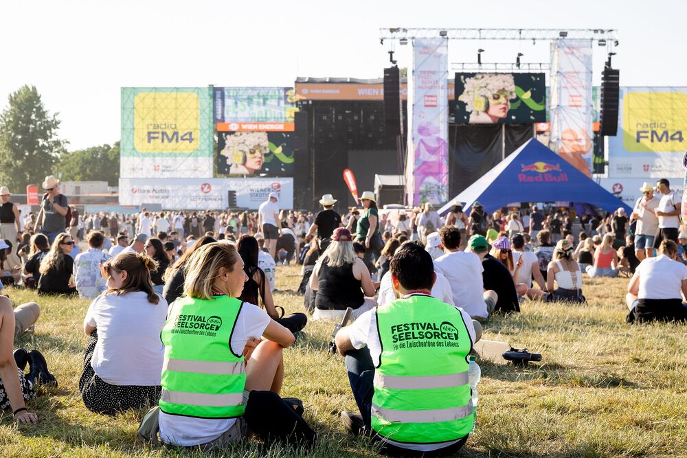 Seelsorge am Donauinselfest: Offene Ohren für Sorgen und Freuden der Besucher